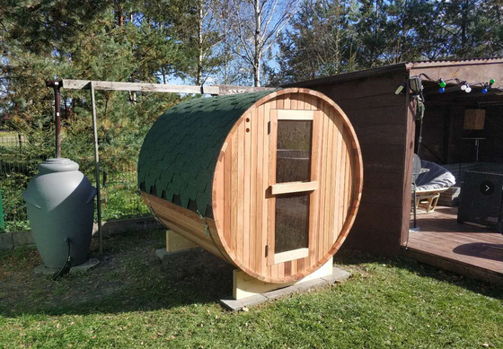 Red Round Cedar Sauna Outdoor Barrel Steam Room Traditional Electric 6kw